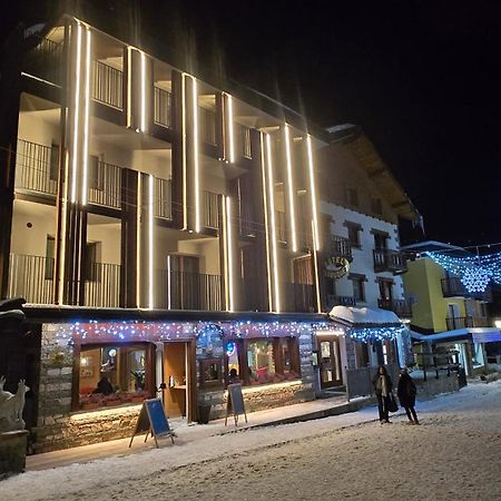 Hotel Perruquet Breuil-Cervinia Exteriör bild