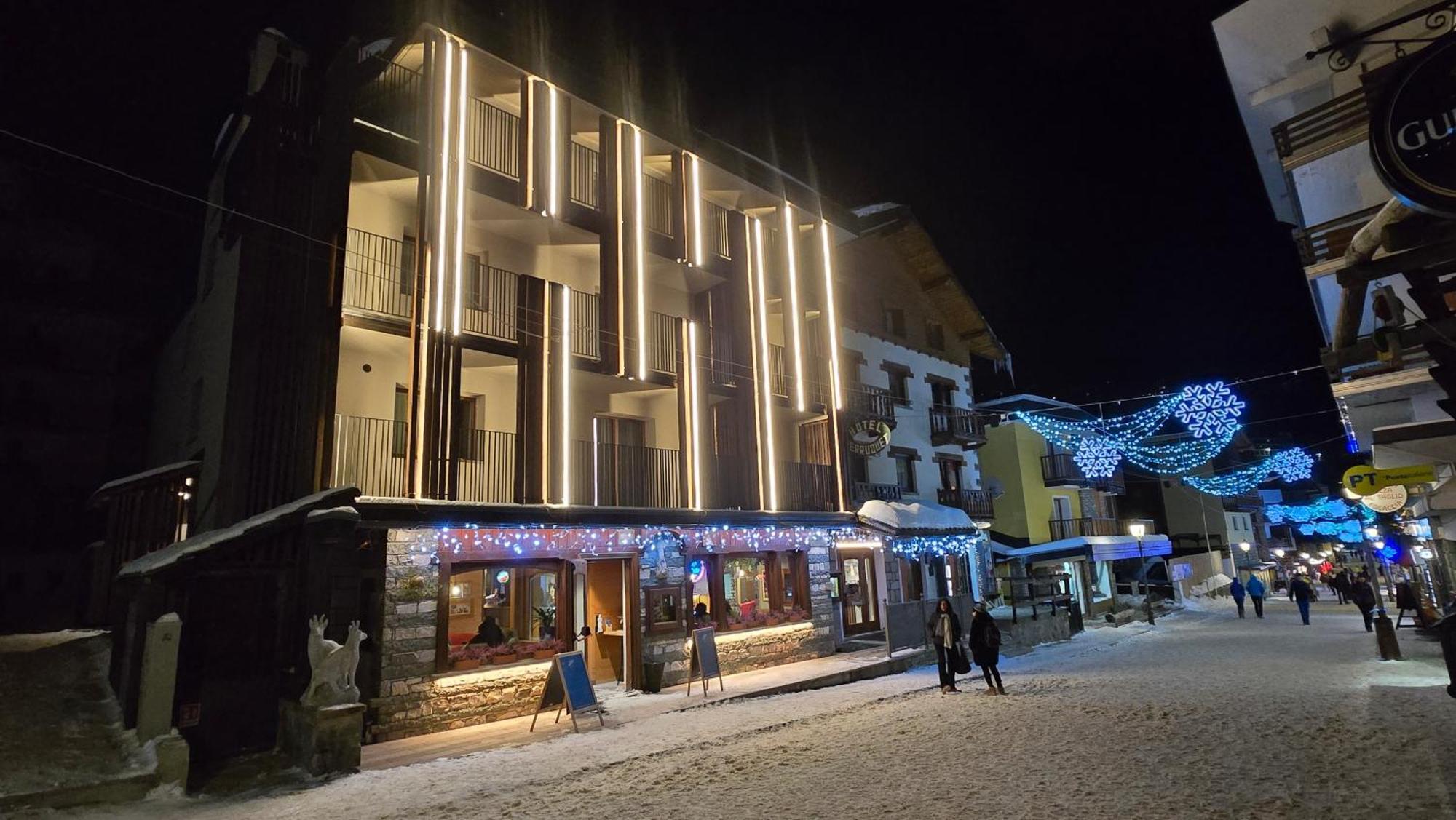 Hotel Perruquet Breuil-Cervinia Exteriör bild